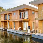 Dom wakacyjny Neu Renoviertes Schwimmendes Ferienhaus Fischland In Barth *