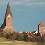 Feriehus Neu Renoviertes Schwimmendes Ferienhaus Fischland In Barth *