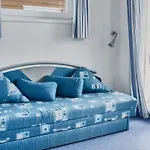Neu Renoviertes Schwimmendes Ferienhaus Fischland In Barth