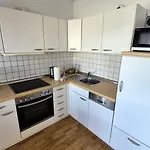 Feriehus Neu Renoviertes Schwimmendes Ferienhaus Fischland In Barth