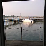 Dom wakacyjny Neu Renoviertes Schwimmendes Ferienhaus Fischland In Barth Barth