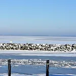 Feriehus Neu Renoviertes Schwimmendes Ferienhaus Fischland In Barth