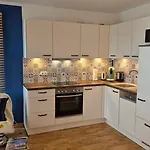 Ferienhaus Neu renoviertes schwimmendes Ferienhaus Fischland in Barth