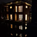 Feriehus Neu Renoviertes Schwimmendes Ferienhaus Fischland In Barth