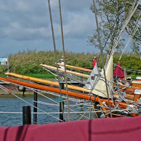 Floating Classic - Schwimmendes - Haus 2 בית נופש