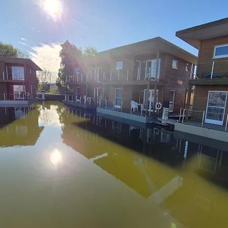 Neu Renoviertes Schwimmendes Ferienhaus Fischland In Barth Barth