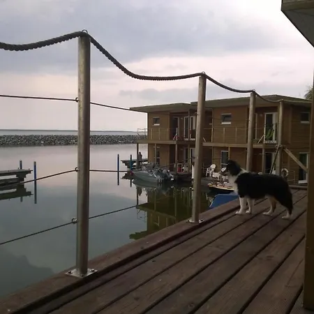 בית נופש Floating Classic - Schwimmendes - Haus 2 *