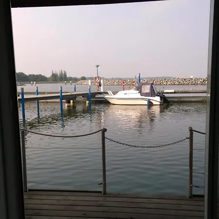 בית נופש Floating Classic - Schwimmendes - Haus 2 בארת'