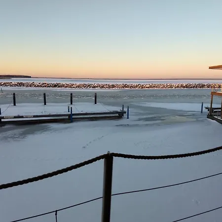 בית נופש Floating Classic - Schwimmendes - Haus 2 *