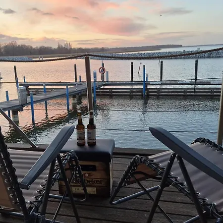 Neu renoviertes schwimmendes Ferienhaus Fischland in Barth * Barth